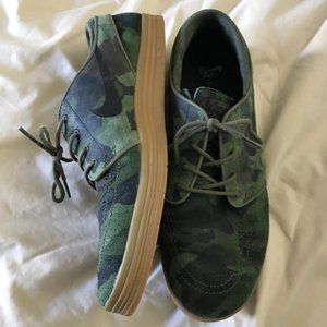 Nike Men's Green Camouflage Sneakers